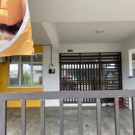 Farnira Exclusive Homestay Kampung Raja Kültér fotó