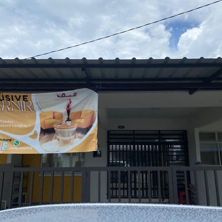 Farnira Exclusive Homestay Kampung Raja Kültér fotó