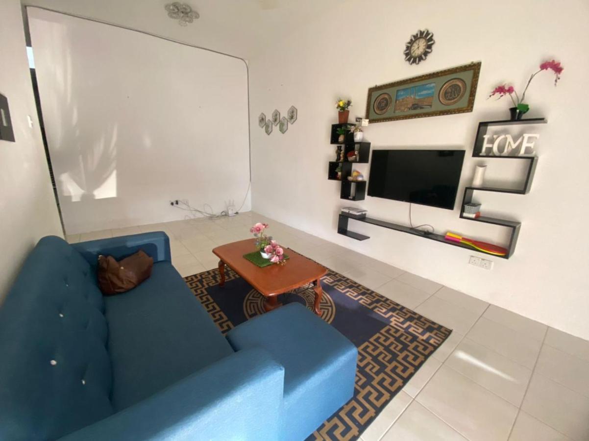 Farnira Exclusive Homestay Kampung Raja Kültér fotó