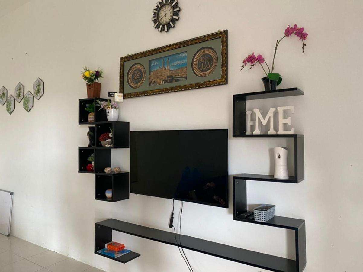 Farnira Exclusive Homestay Kampung Raja Kültér fotó